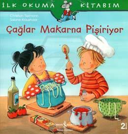 Çağlar Makarna Pişiriyor